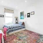 5-Bed Family Retreat In Chiswick
