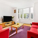 5-Bed Family Retreat In Chiswick