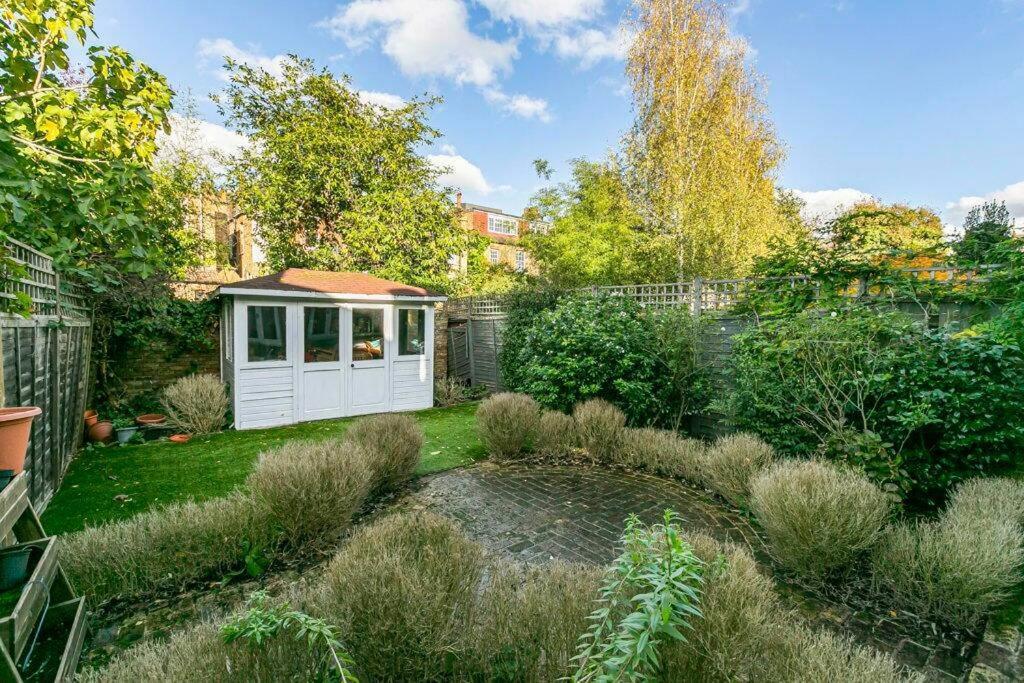 Villa 5-bed Family Retreat In Chiswick London