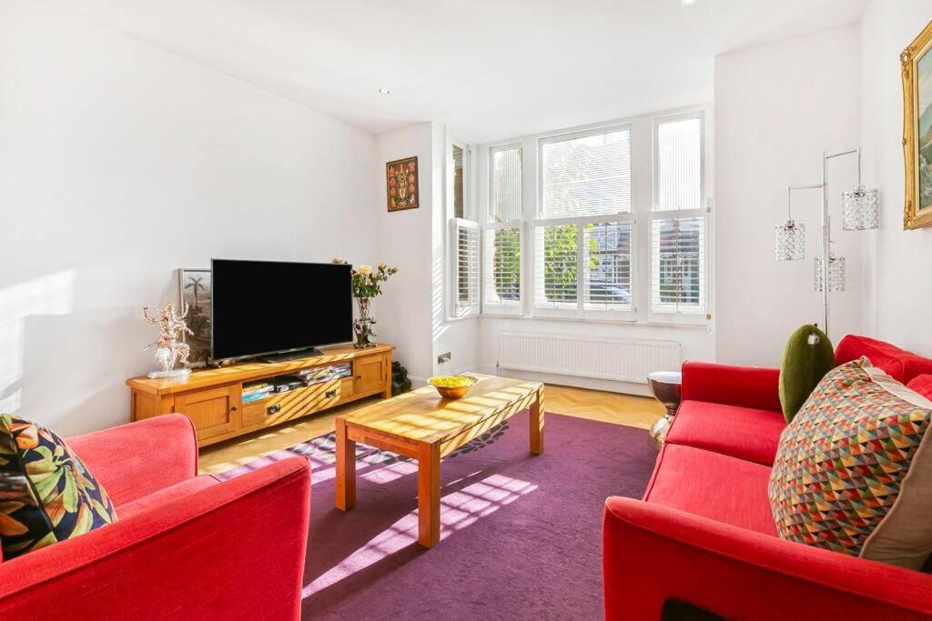 5-bed Family Retreat In Chiswick Villa