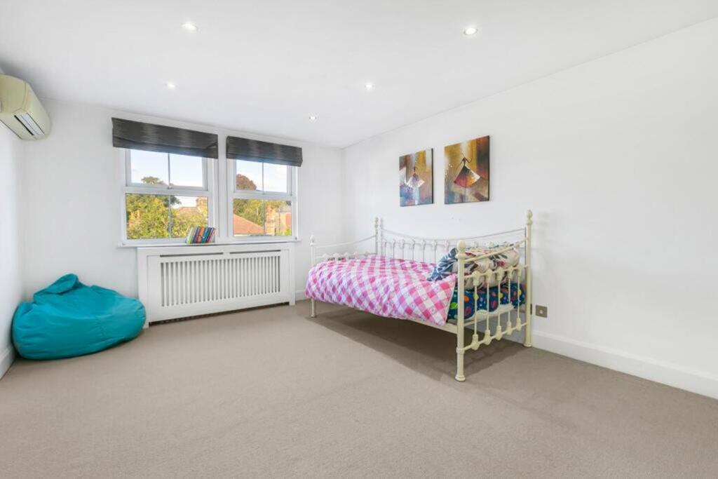 5-bed Family Retreat In Chiswick * London