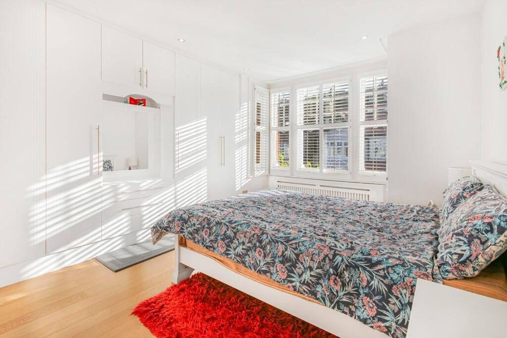 5-bed Family Retreat In Chiswick *