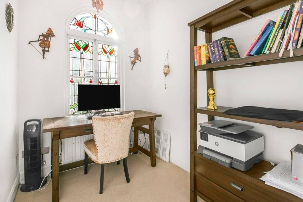5-bed Family Retreat In Chiswick London