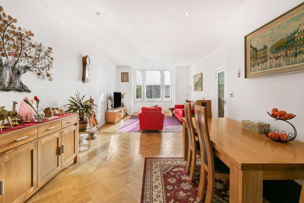 5-bed Family Retreat In Chiswick Villa London